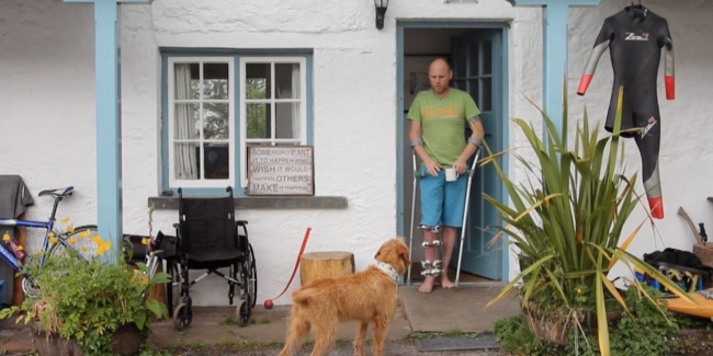 In the frame 650 325 1