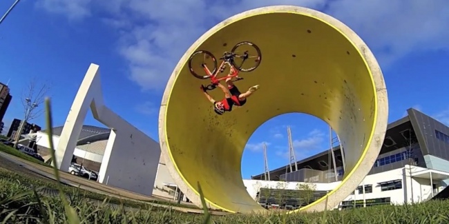 Road party behind scenes 650 325 1